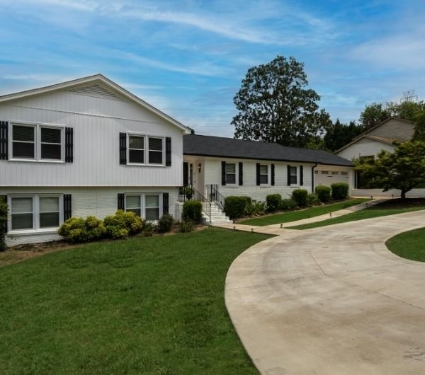 Choose a Concrete Driveway Installer in San Antonio Who Pays Attention to Details